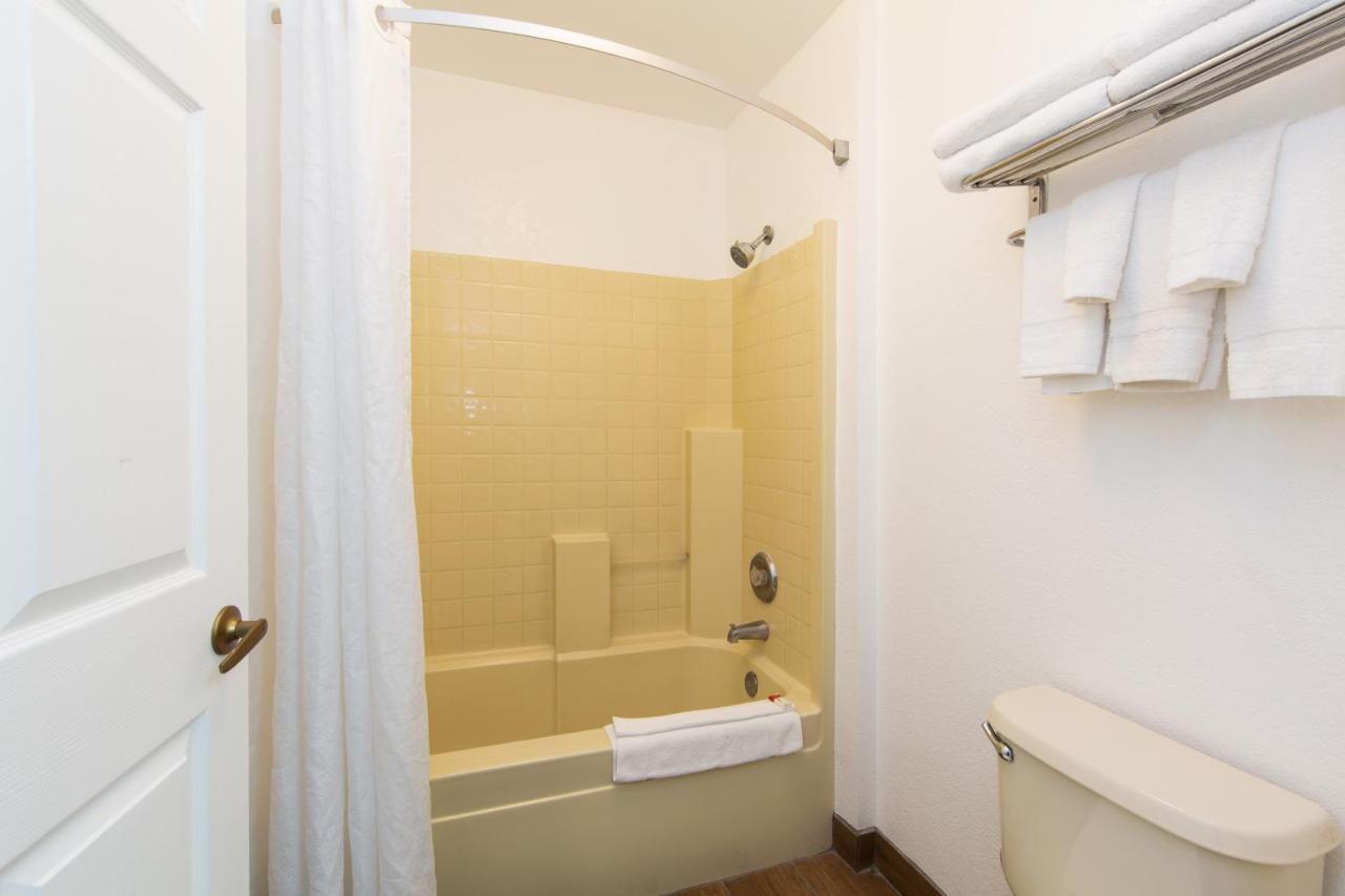 Travelodge By Wyndham Yosemite Hotel
