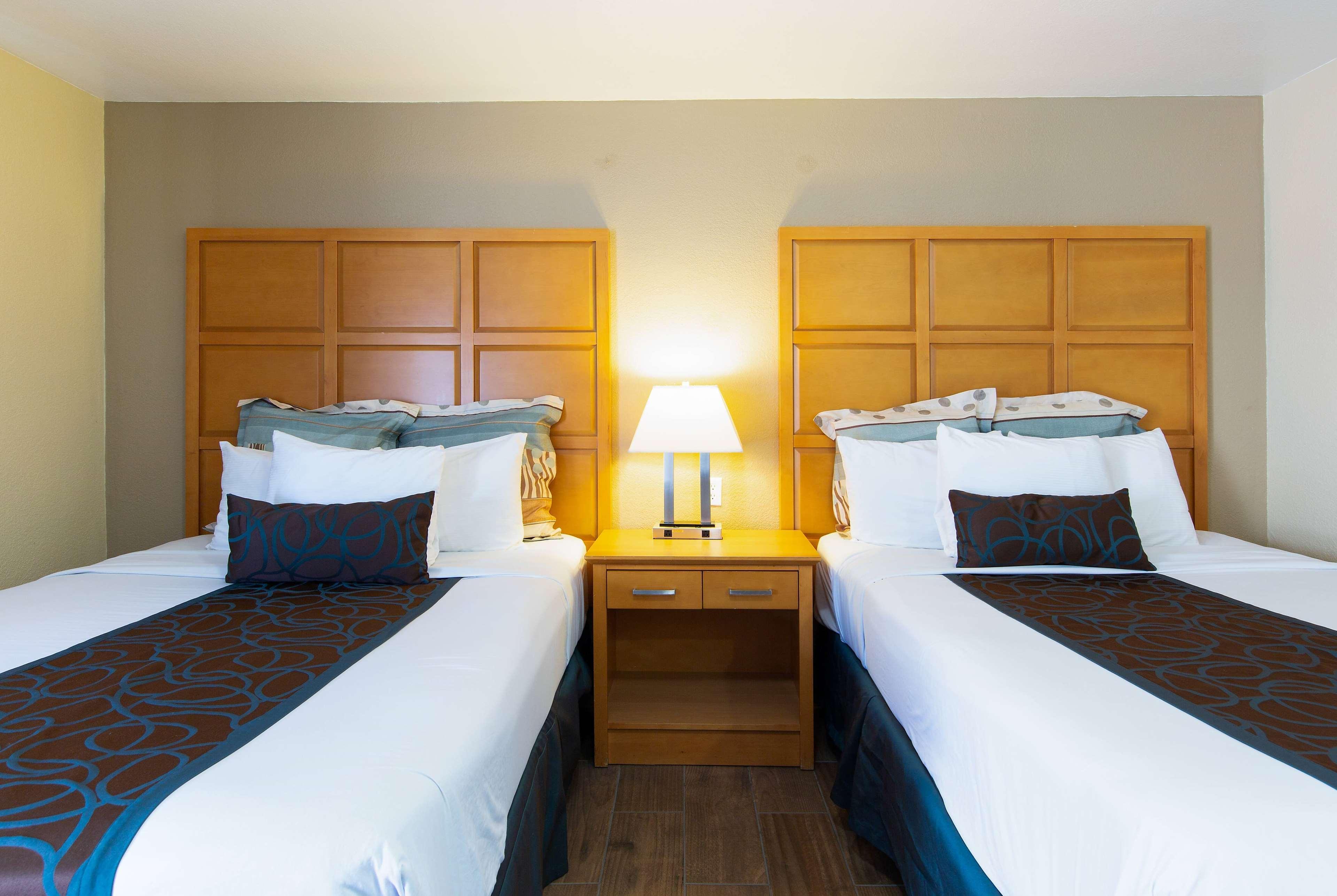Hotel Yosemite Parkway 2*