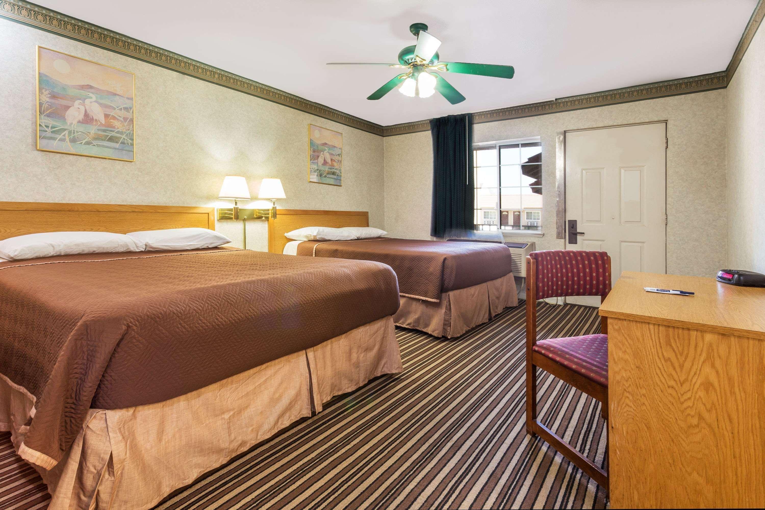 Yosemite Parkway Hotel
