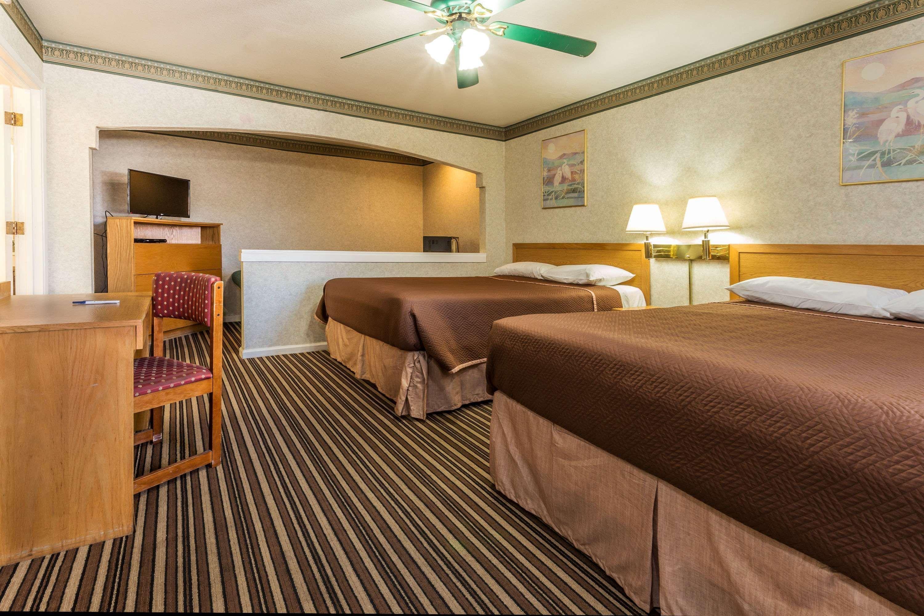 Hotel Yosemite Parkway 2*